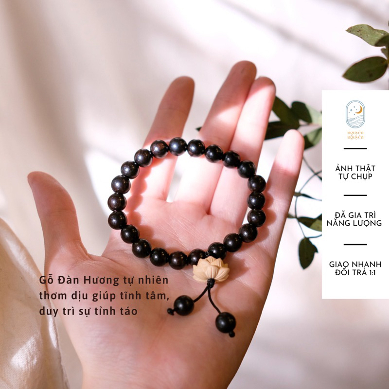 Vòng đeo tay, chuỗi hạt Gỗ Đàn Hương charm Hoa Sen phong thuỷ bình an, thời trang duyên dáng
