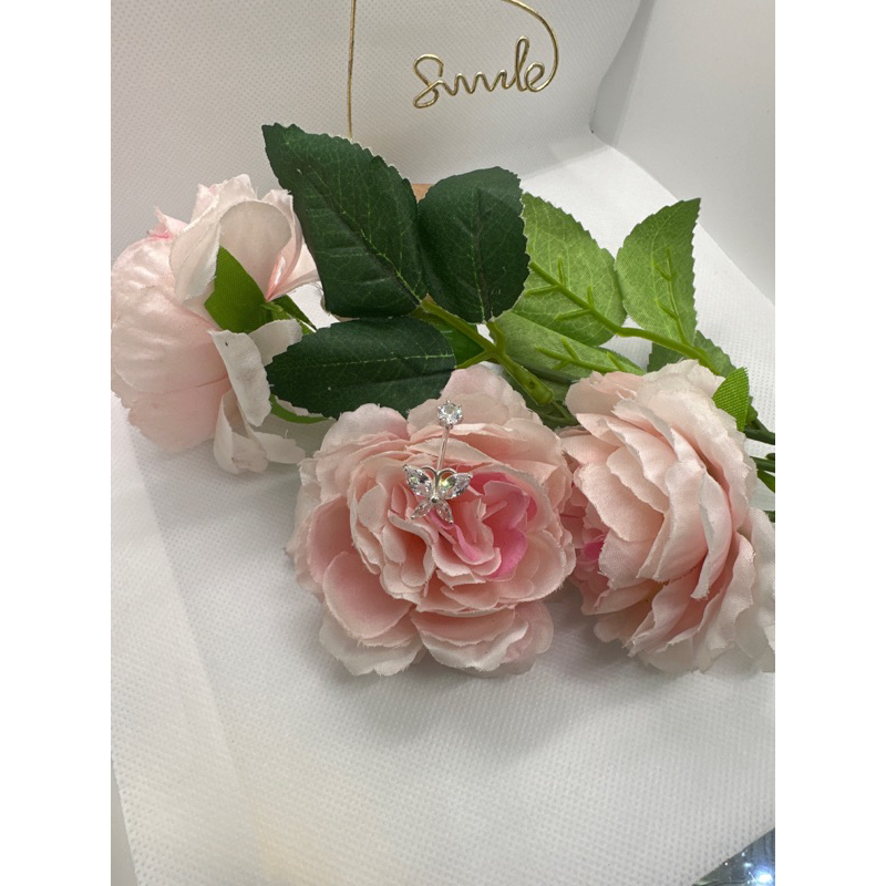 Khuyên rốn bạc hình con bướm