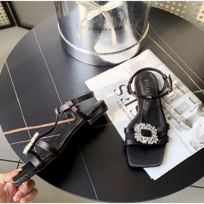 Sandals quai mảnh mũi vuông đính hạt đá sáng cho nữ hot trend 2023