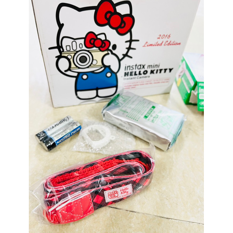 Máy chụp ảnh lấy liền Fujifilm Instax Mini Hello Kitty tặng kèm pin tiểu AA và 1 hộp film 10 tấm date 2024 | BigBuy360 - bigbuy360.vn