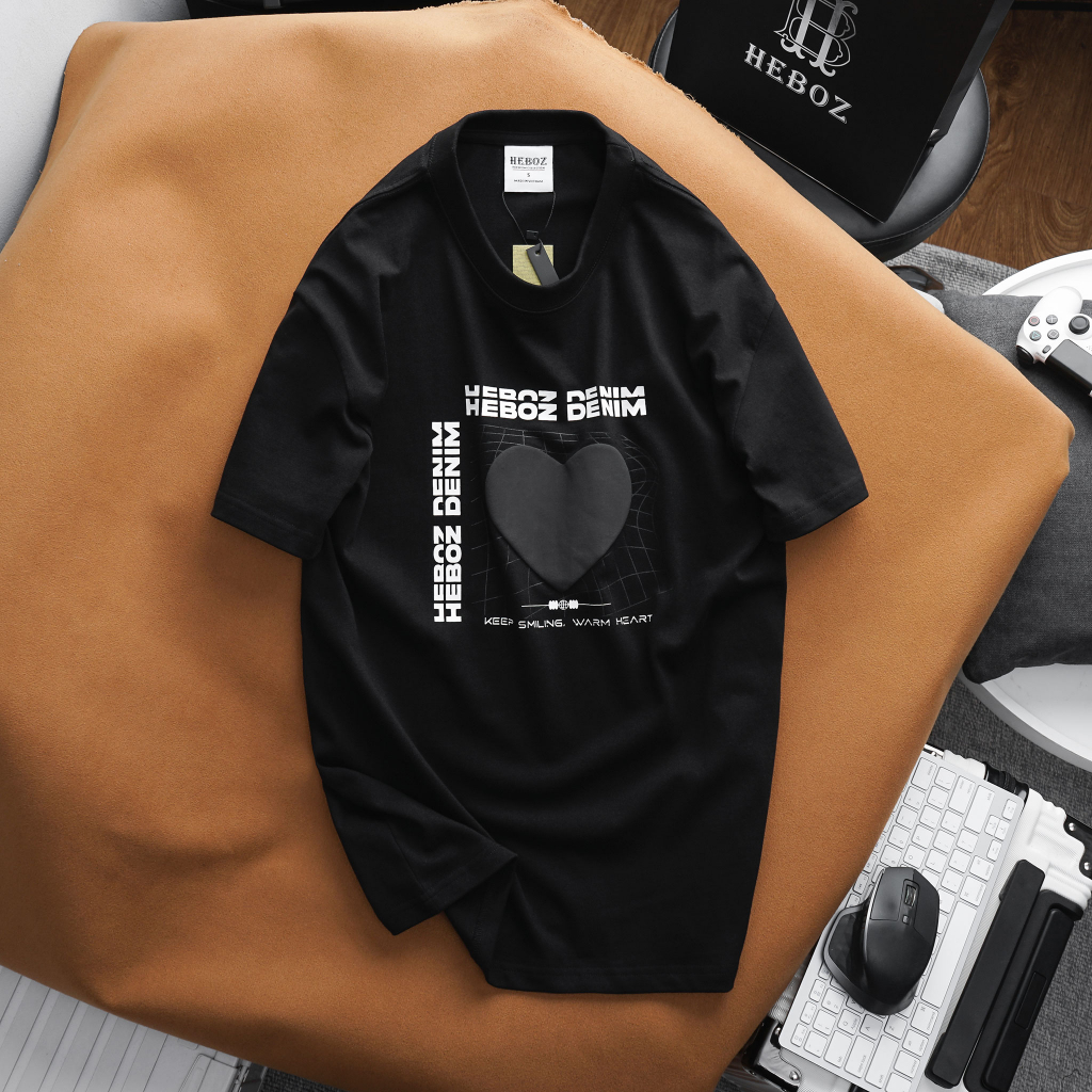 Áo thun nam cổ tròn in hình nổi black heart Heboz form regular fit - 00001633