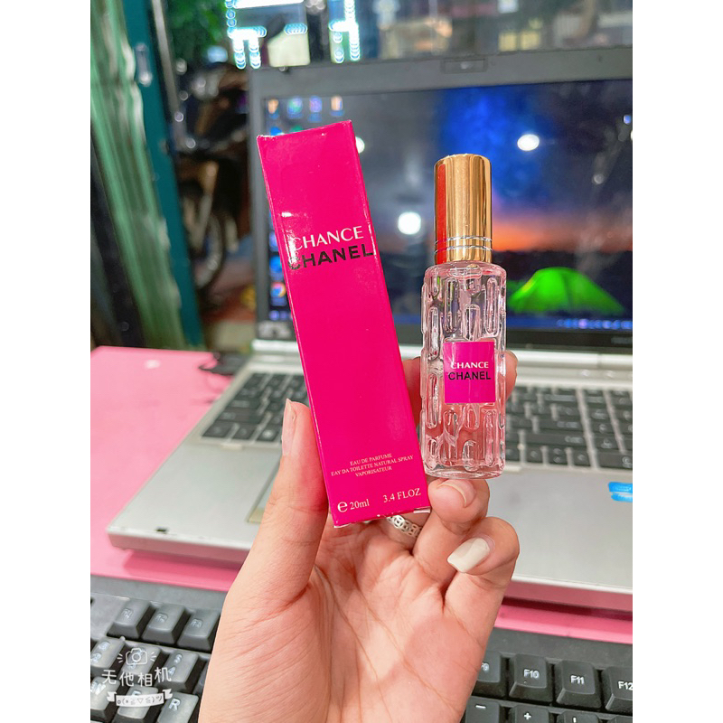 Nước Hoa Thơm 4D Tiện Lợi Rễ Dùng Bỏ Vào Túi Siêu Tiện