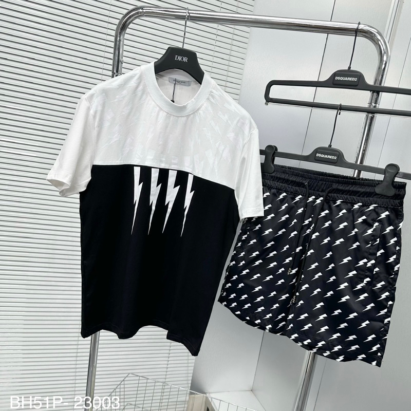 Bộ đồ nam cộc tay mặc hè Neil Barrett in hình tia sét vòng quanh cổ pha màu đen trắng quần gió BH51P