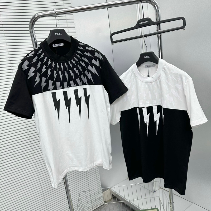 Bộ đồ nam cộc tay mặc hè Neil Barrett in hình tia sét vòng quanh cổ pha màu đen trắng quần gió BH51P