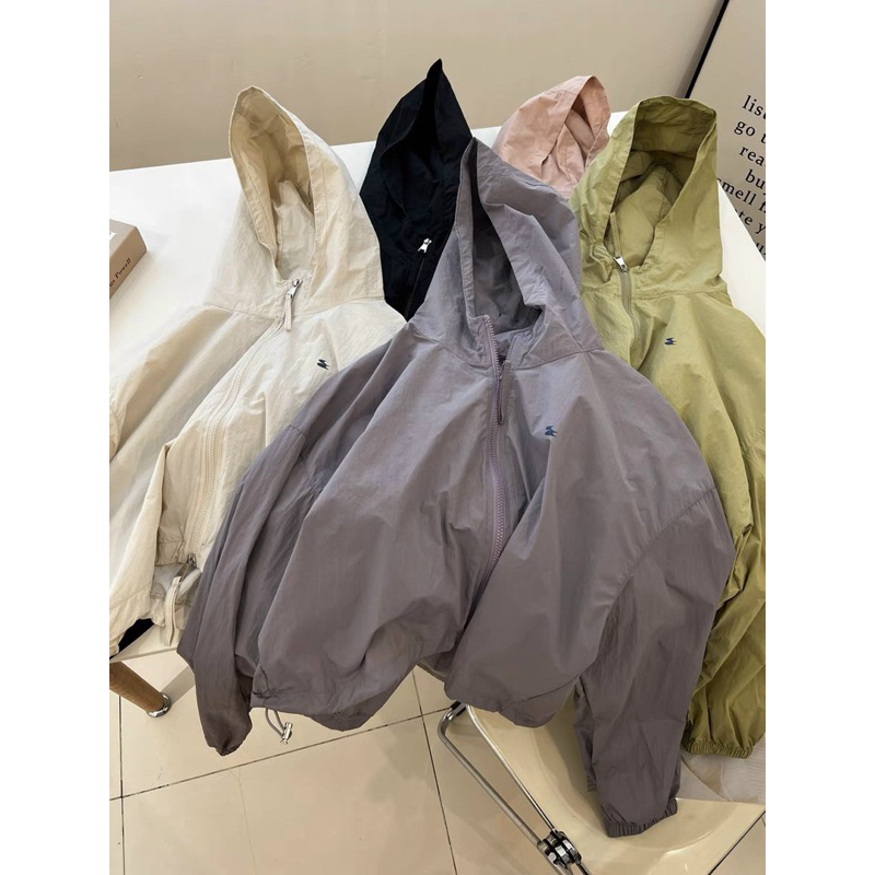 Áo khoác gió mỏng có mũ , chữ  m mác L.D.D.L hàng QC