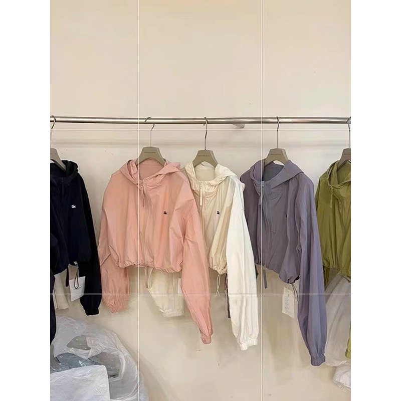 Áo khoác gió mỏng có mũ , chữ  m mác L.D.D.L hàng QC