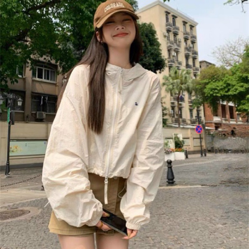 Áo khoác gió mỏng có mũ , chữ  m mác L.D.D.L hàng QC