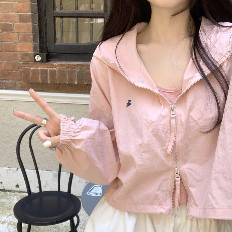 Áo khoác gió mỏng có mũ , chữ  m mác L.D.D.L hàng QC