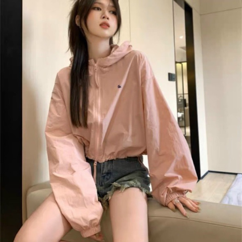 Áo khoác gió mỏng có mũ , chữ  m mác L.D.D.L hàng QC