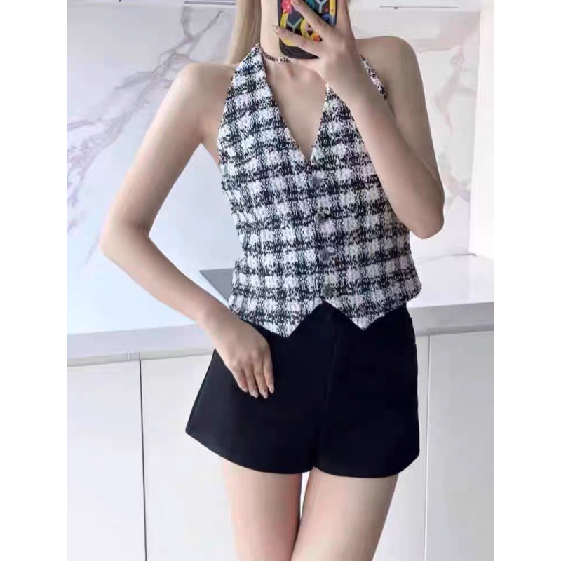 Áo kẻ sọc trắng đen vải tweed hở lưng giống Jennie Blackpink