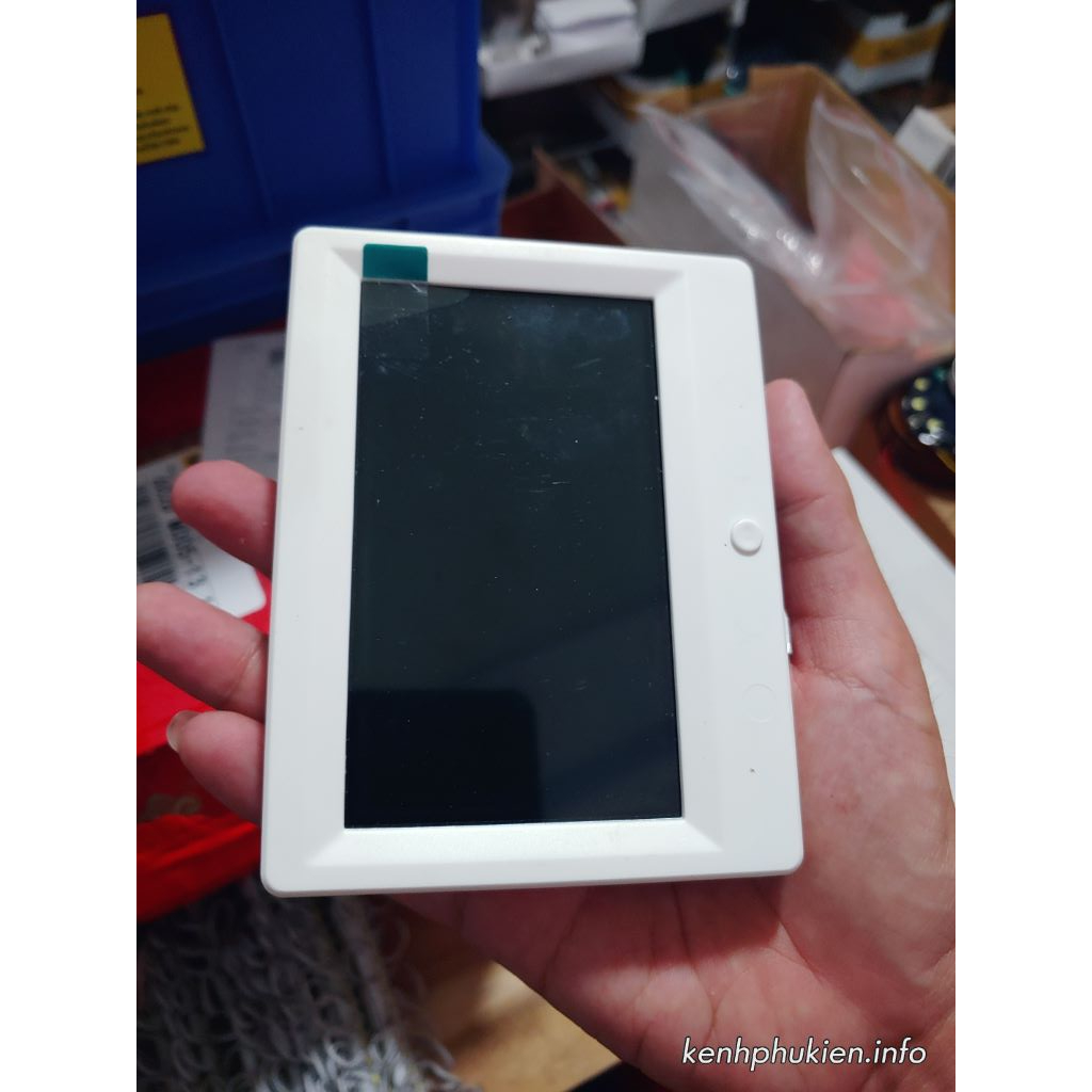 Màn hình fpv mới tích hợp sẵn bộ dò song tự động angten pcb nằm bên trong