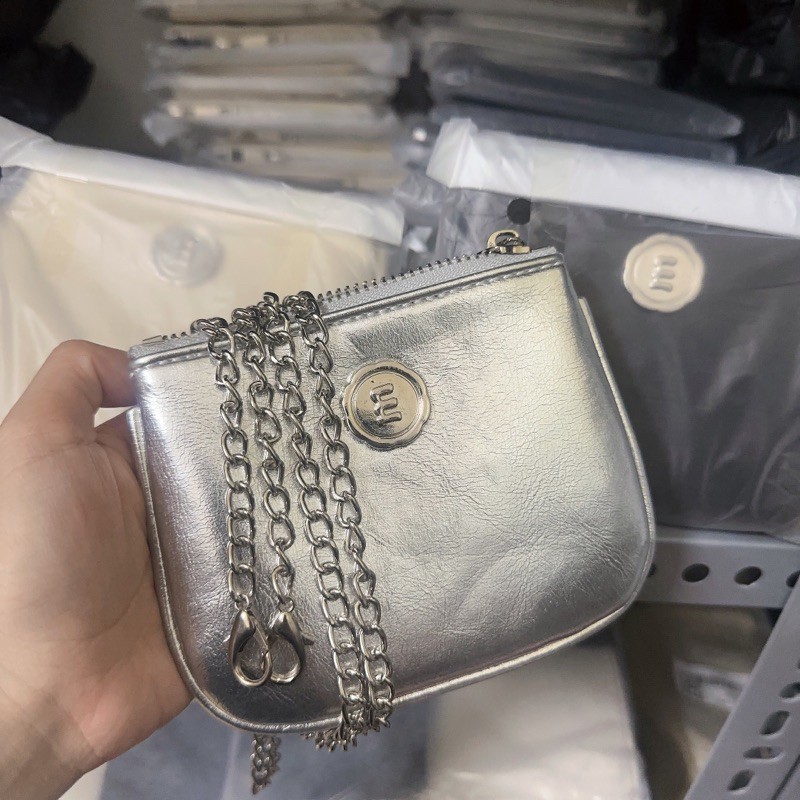 Túi xách nữ Rinni, Túi đeo chéo Minitmute dáng vuông bo góc phối logo dập nổi kèm dây xích đeo