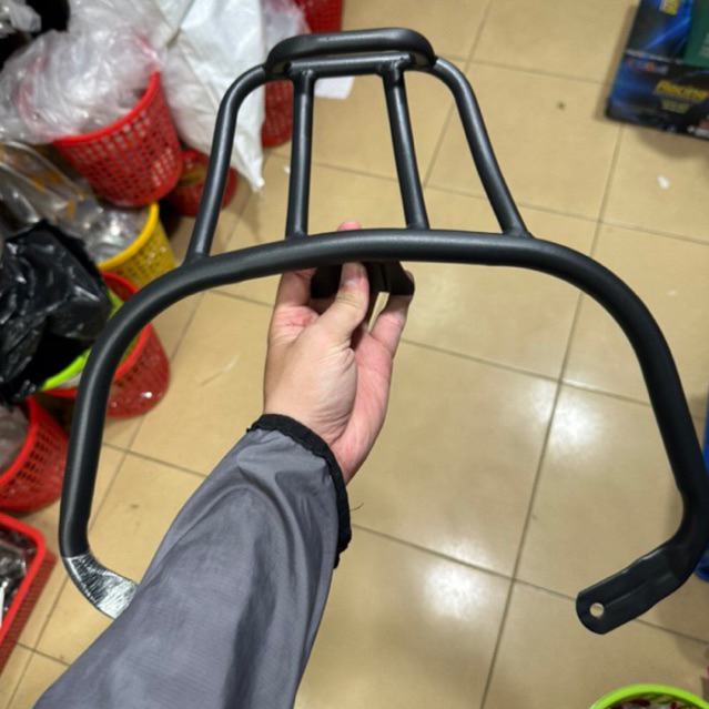 Cảng sau/baga sau/tay dắt cong Vespa sprint , primavera đen nhám