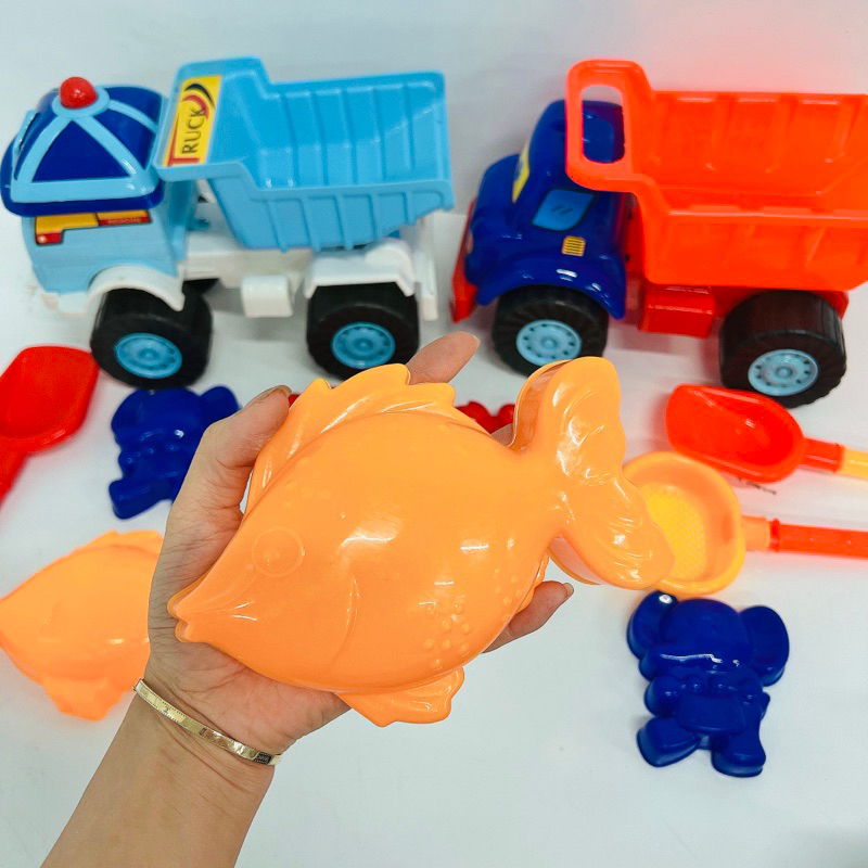 Đồ Chơi Xe Xúc Cát Đi Biển và dụng cụ xây lâu đài cát cỡ lớn cho bé