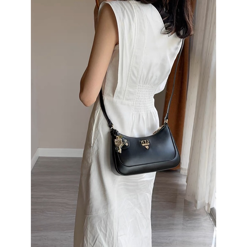 𝐓𝐮́𝐢 lyn kẹp nách