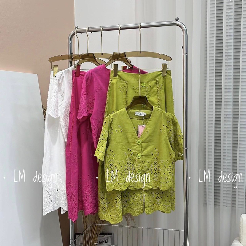 SET CHÂN VÁY XOÈ DÀI ÁO CROP REN XÔ TAY NGẮN