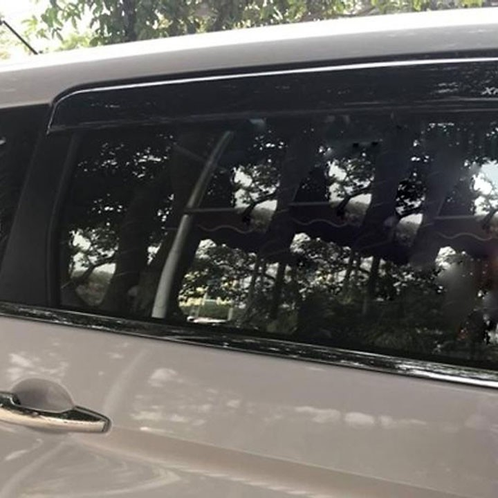 Nẹp viền chân ,cong kính xe Mitsubishi Xpander 2018 - 2021, 2022, 2023 inox cao cấp