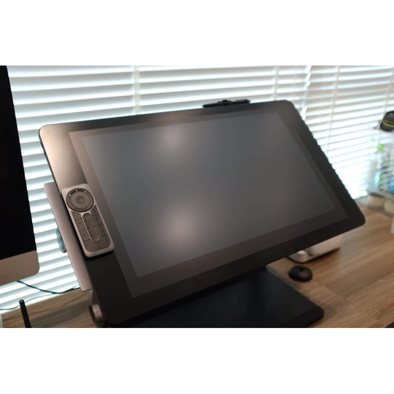 Dán màn hình bảng vẽ điện tử Wacom tận nhà HCM bán kính 20km