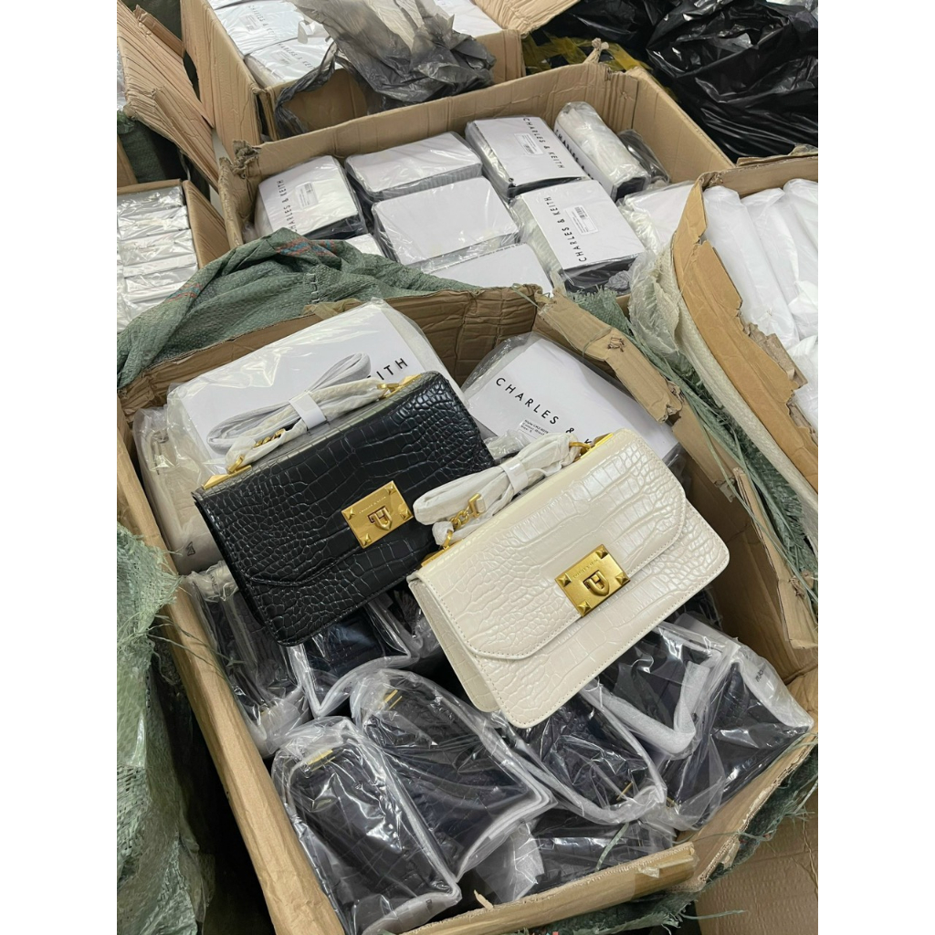 Túi CK khóa vuông 4 đinh da vân rắn size 23 hàng loại 1 nobox