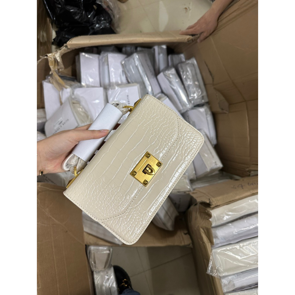 Túi CK khóa vuông 4 đinh da vân rắn size 23 hàng loại 1 nobox