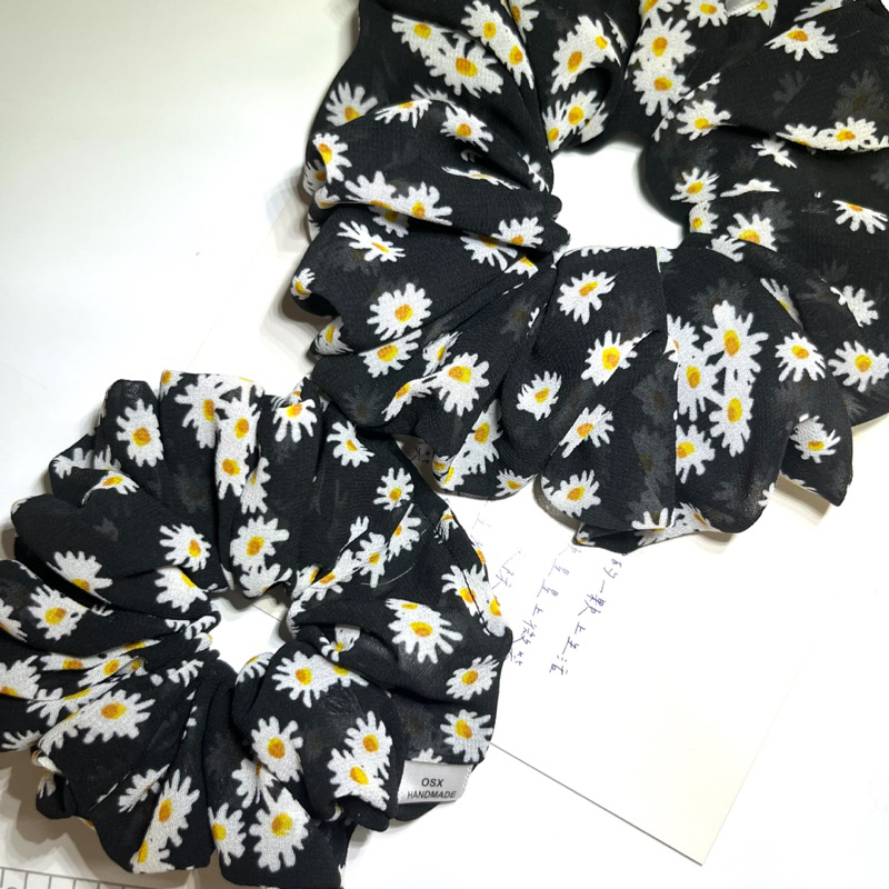 Scrunchie dây cột tóc buộc tóc handmade Black Daisy - by OSX Handmade