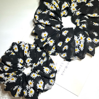 Scrunchie dây cột tóc buộc tóc handmade Black Daisy - by OSX Handmade