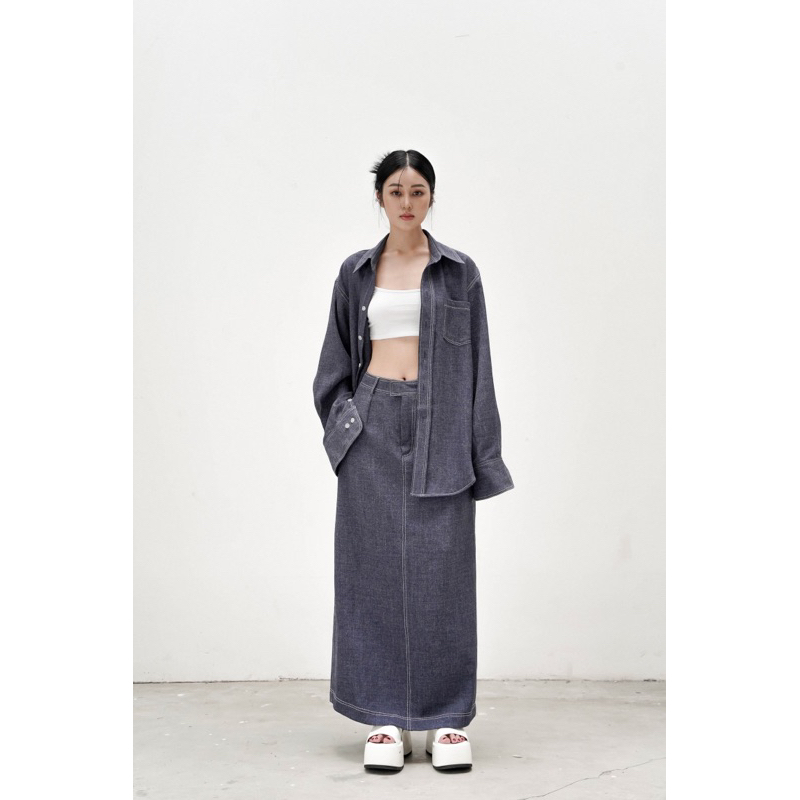 - SET ÁO SƠ MI OVERSIZED VÀ CHÂN VÁY MIDI XẺ SAU