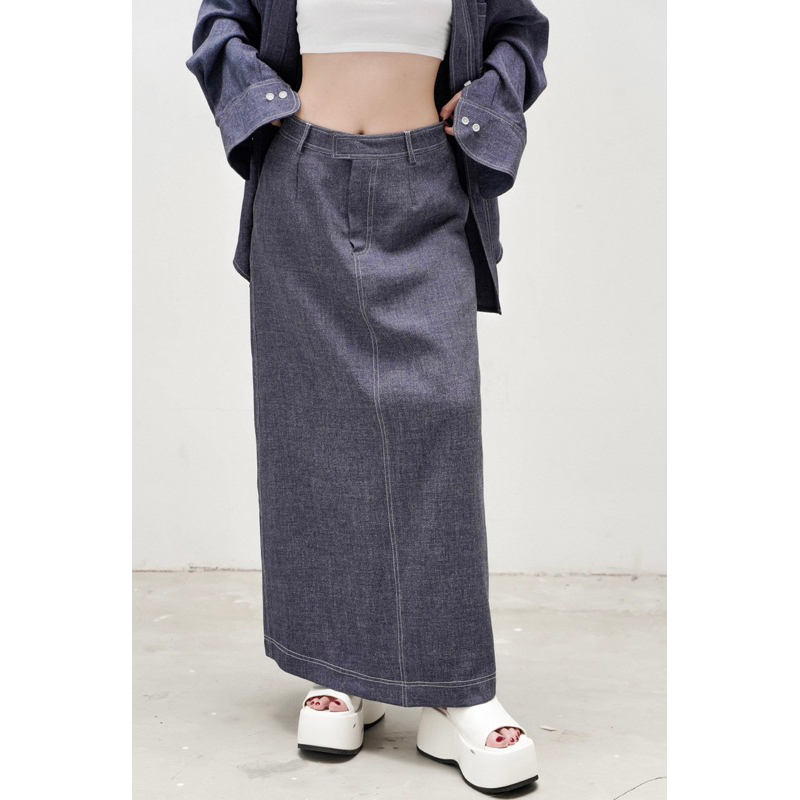 - SET ÁO SƠ MI OVERSIZED VÀ CHÂN VÁY MIDI XẺ SAU
