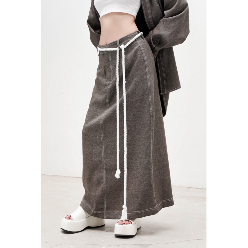 - SET ÁO SƠ MI OVERSIZED VÀ CHÂN VÁY MIDI XẺ SAU