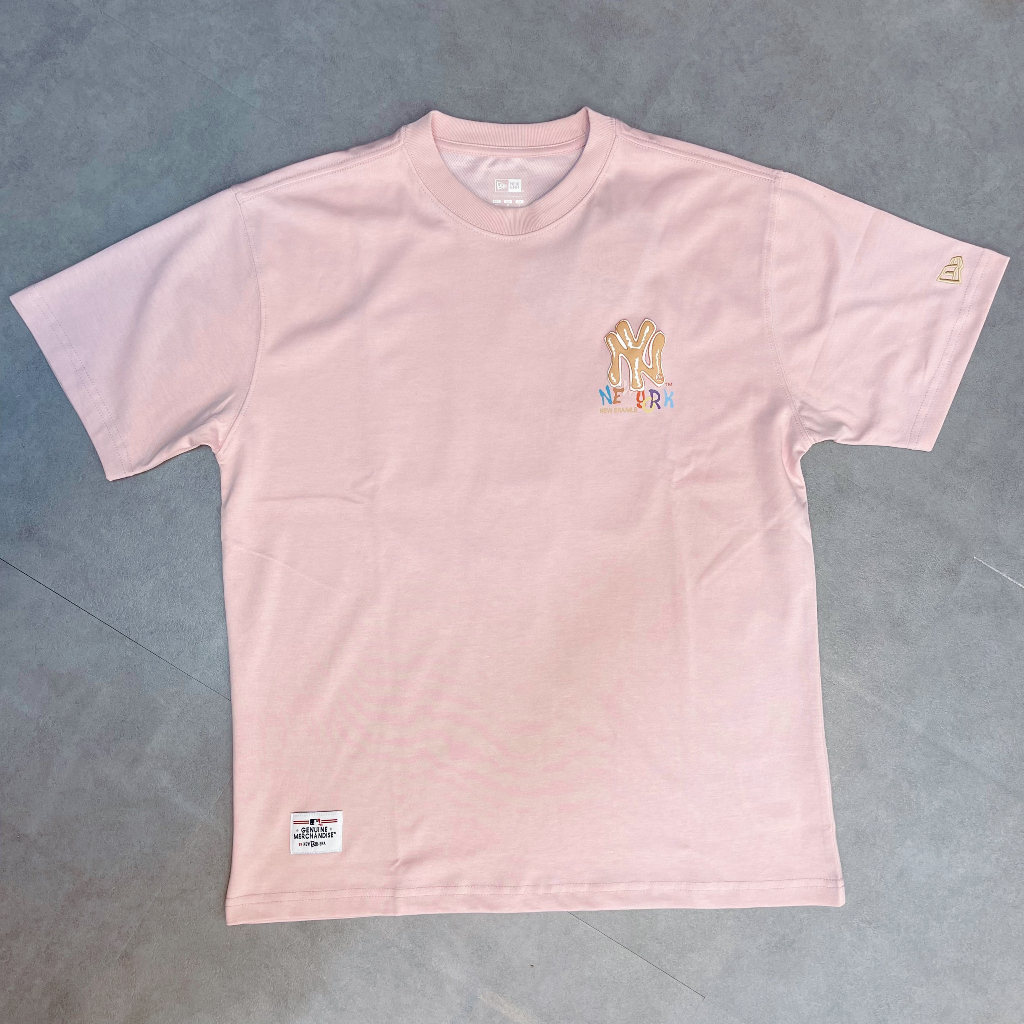 ÁO THUN NEW ERA GRADUATION YEARNING MÀU HỒNG * 13280319 * ÁO THUN NEW ERA CHÍNH HÃNG NHẬP KHẨU FULL TEM TAG