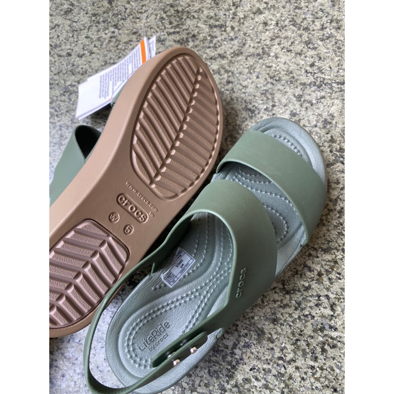 Giày sandal nhựa đế cao đi mưa