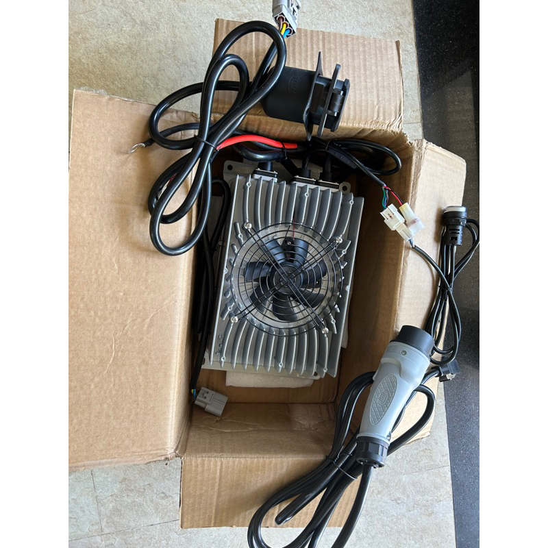 Sạc xe điện du lịch, xe golf, xe nâng, xe náy. Sạc Thông Minh, chống nước, chống bụi, có quai xách 72v - 25A/35A/50A