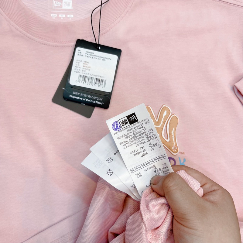 ÁO THUN NEW ERA GRADUATION YEARNING MÀU HỒNG * 13280319 * ÁO THUN NEW ERA CHÍNH HÃNG NHẬP KHẨU FULL TEM TAG