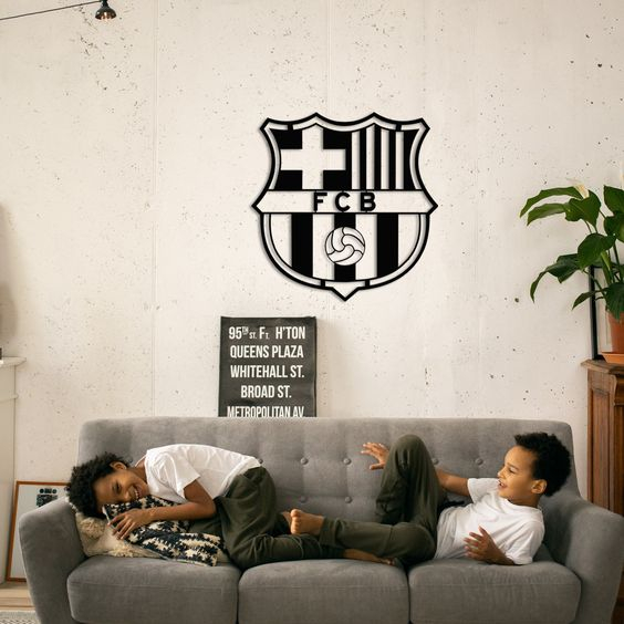 Logo bóng đá kim loại decor có gắn led thegioipuzzle và Mô hình đứng standee