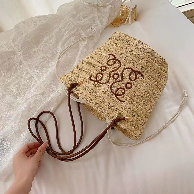 2023 mới thời trang sen cỏ phụ nữ cổ điển tot túi nhỏ nách túi dệt | BigBuy360 - bigbuy360.vn