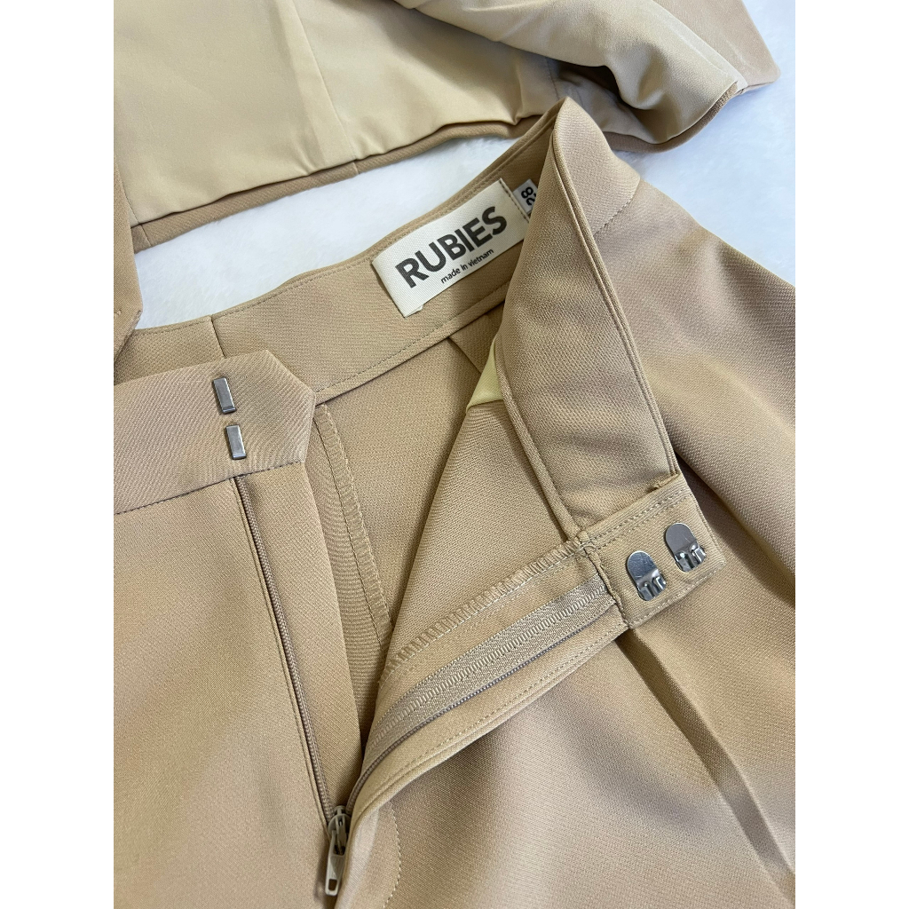 Set áo gile kèm quần sooc màu be