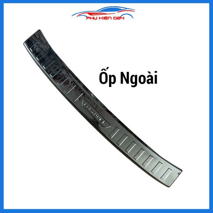 Ốp chống trầy cốp Fortuner 2017-2018-2019-2020-2021-2022-2023 vân titan