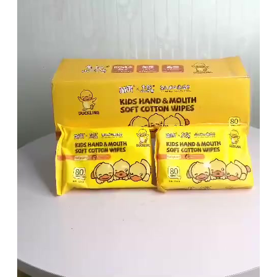 Thùng 10 gói khăn ướt đa năng vịt vàng  nội địa Trung mềm mịn siêu hot