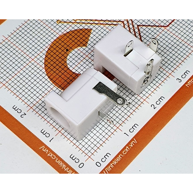 Jack nguon DC-005 DC5521 cái 5.5x2.1mm - Chân cong, trắng