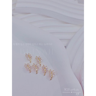 Charm chiếc lá kiểu sang chảnh m28 set 4 viên