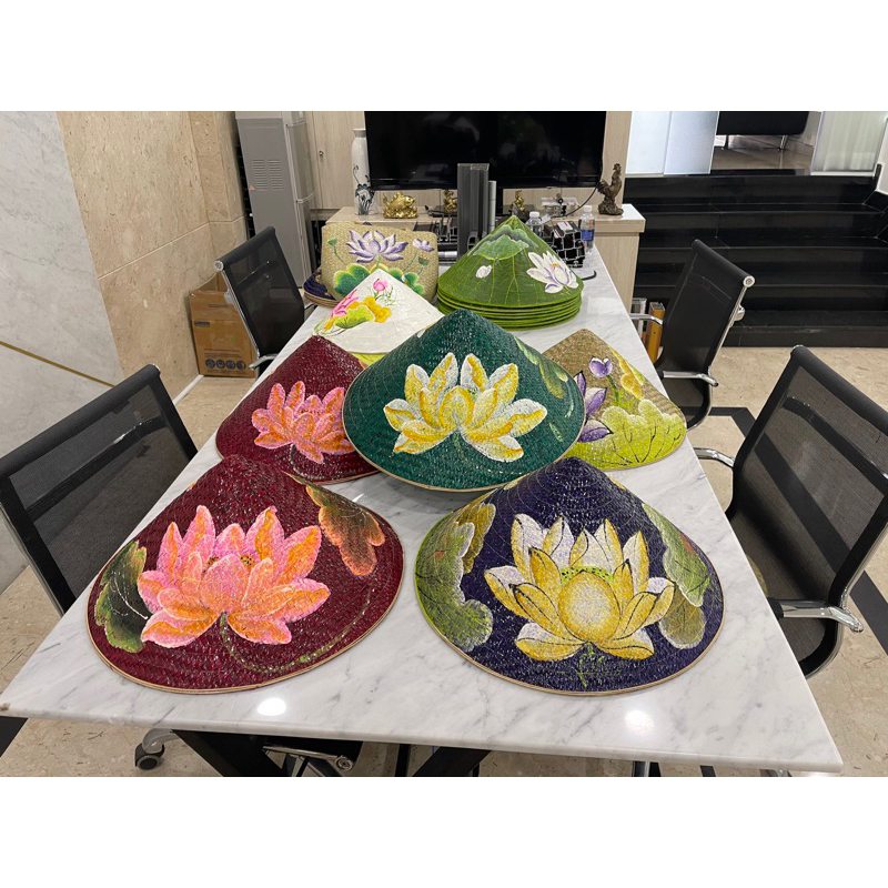 Nón cỏ bàng vẽ hoa sen