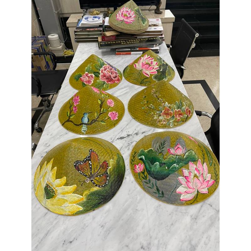 Nón cỏ bàng vẽ hoa sen