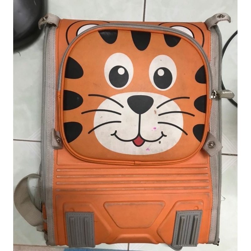 Balo Sakos siêu nhẹ chống gù chính hãng thanh lý