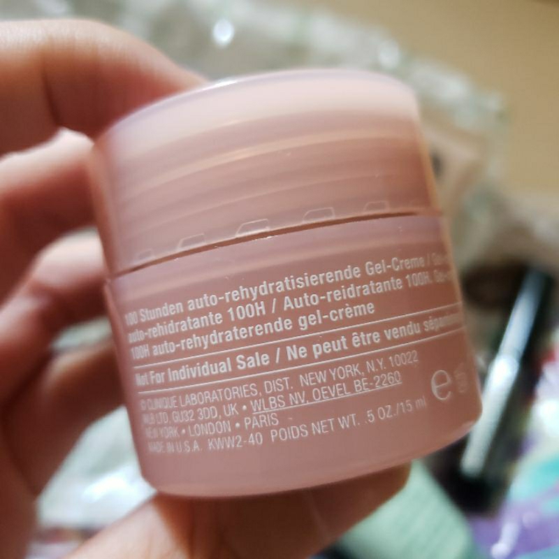 Kem dưỡng ẩm Clinique moisture Surge 100h cấp nước