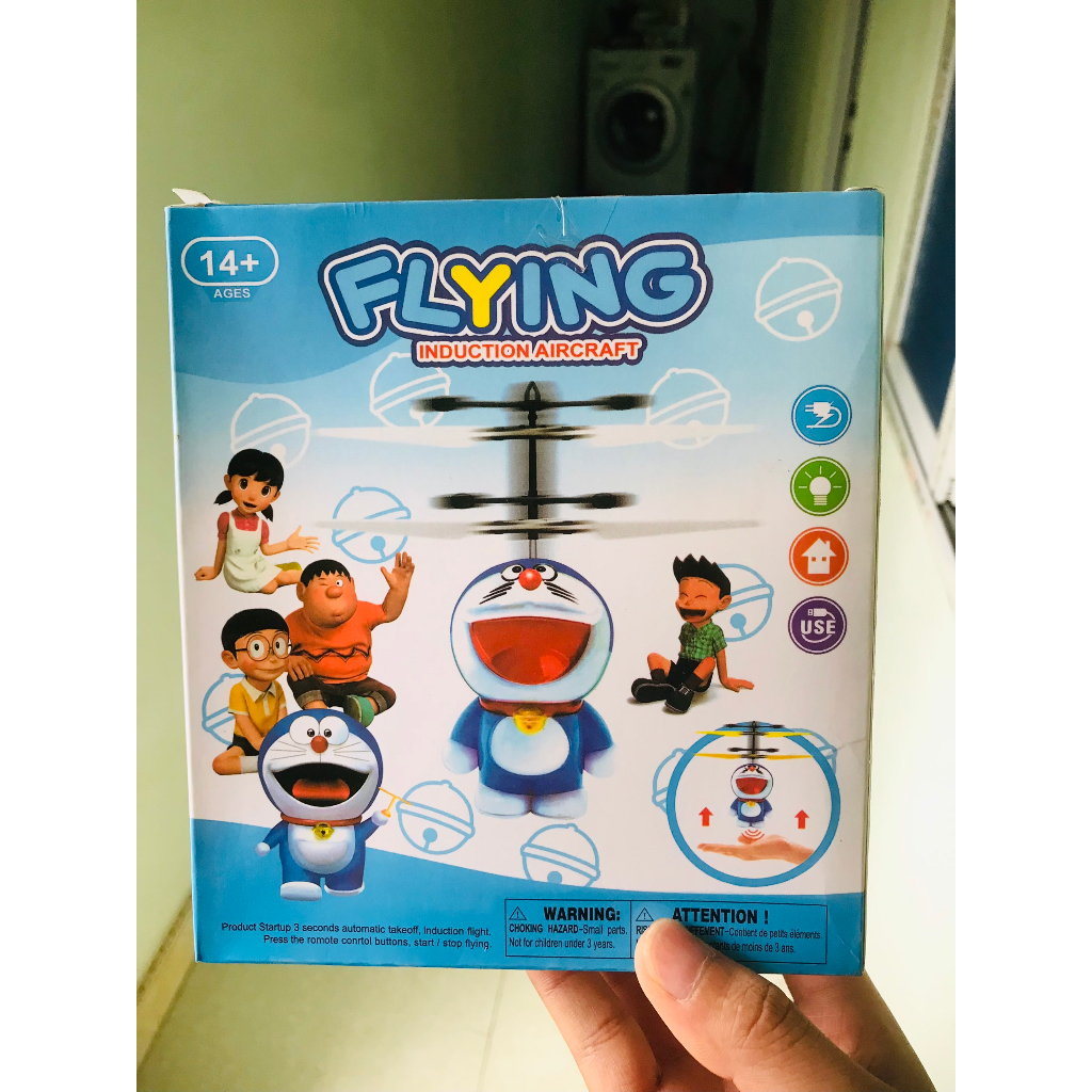 Máy bay đồ chơi kiểu dáng Doremon xinh xắn dễ thương . Bay cảm ứng tay
