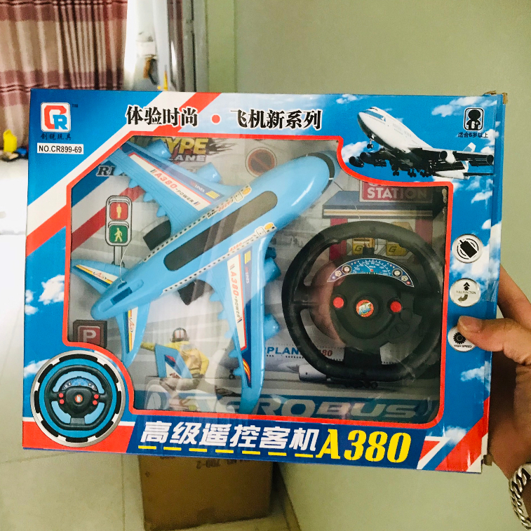 Máy bay điều khiển từ xa - Lưu ý chỉ điều khiển đi được chứ không bay lên được