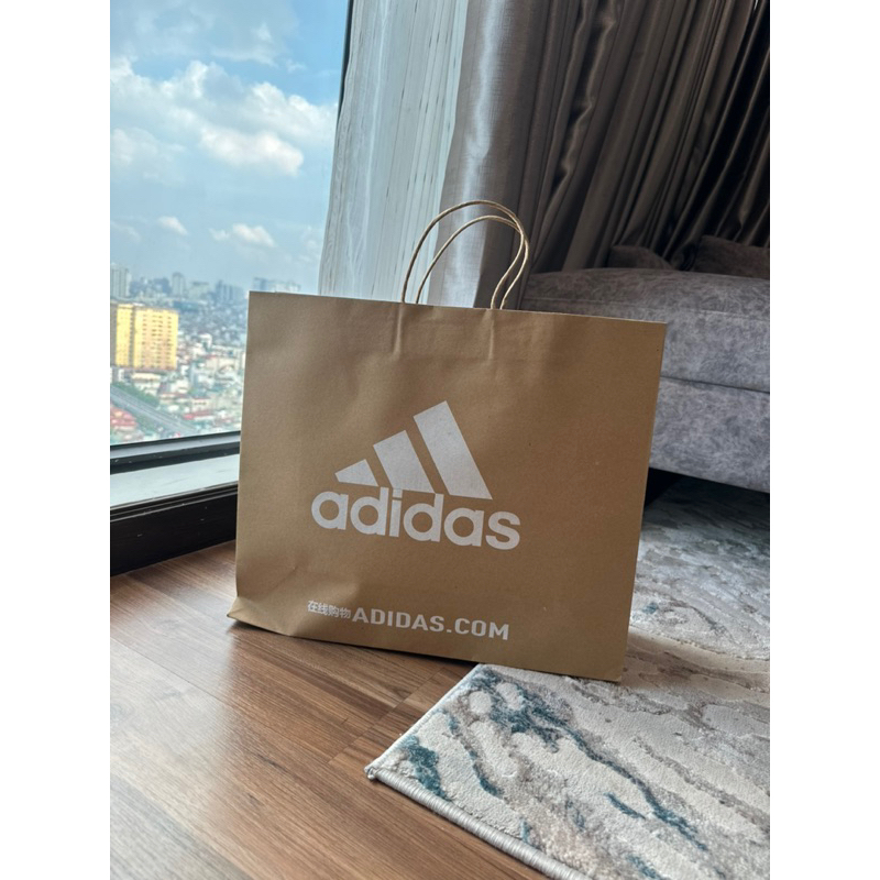 Túi giấy tặng quà hãng Adidas
