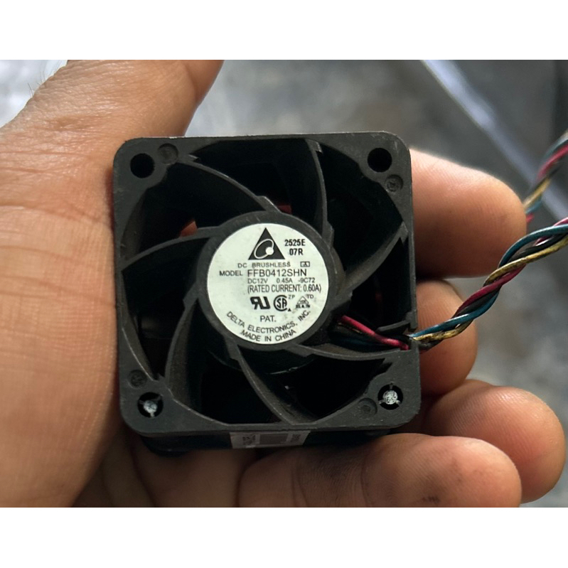 Quạt mini fan vuông 4cm 12v 4pin cooling fan server