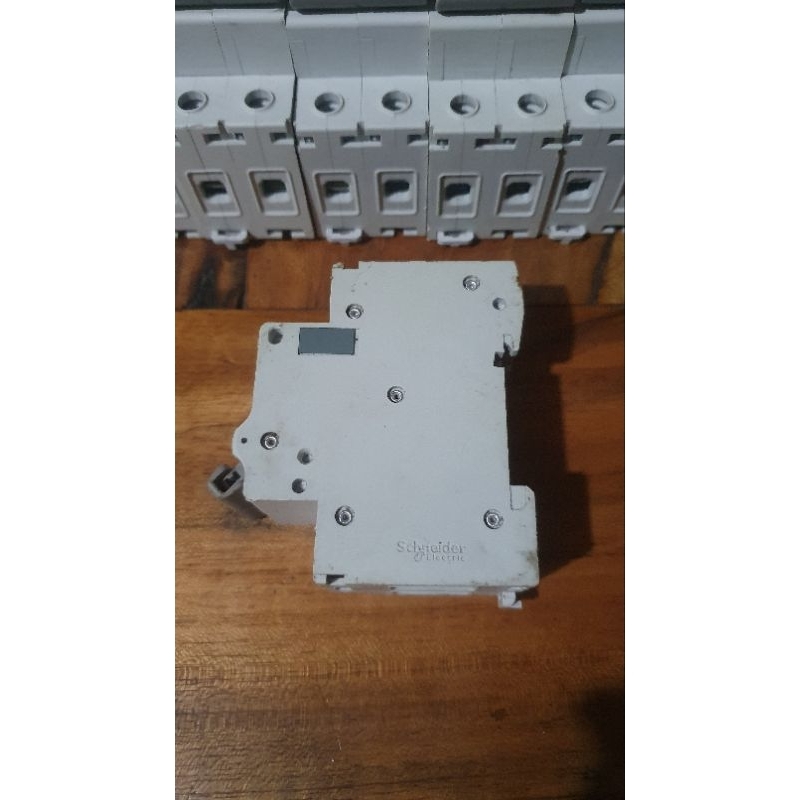 Aptomat 6A - Schneider Smart C6 - Mã OSMC32N2C6KG