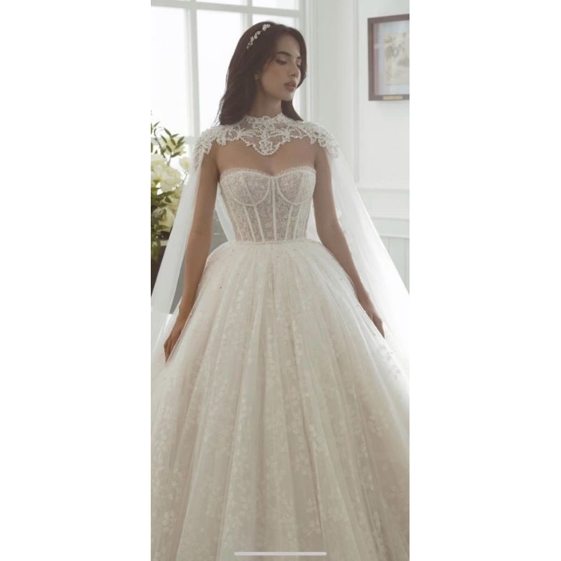 Áo choàng rời váy cưới phối trang phục